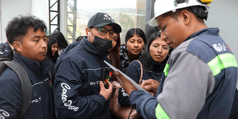 CRTV_VISITA_DE_CENTER_DRIVE_PARA_WEB_2.jpg