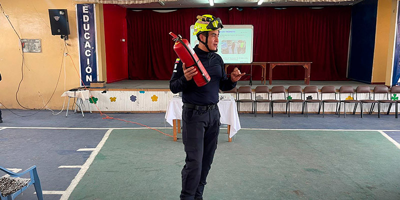 CAPACITACIÓN DE SEGURIDAD VIAL A LOS ESTUDIANTES DE LA U.E. VELASCO IBARRA