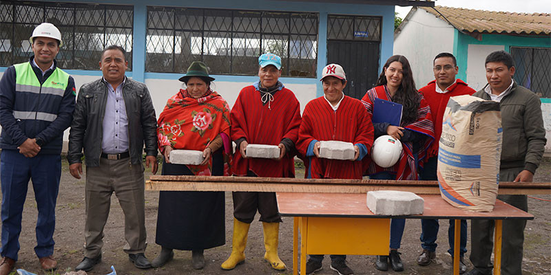 ENTREGA DE MATERIALES Y ADOQUINES EN LA COMUNIDADA SAN FRANCISCO DE TELAN