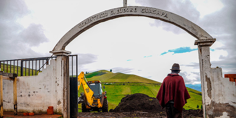 REMOCIÓN Y NIVELACIÓN DEL SUELO DEL CEMENTERIO COMUNAL EN TIOCAJAS TOMALOMA