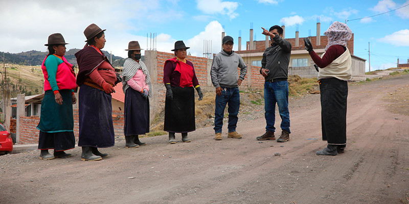 ENTREGA DE ADOQUINES EN EL BARRIO PARAISO DEL SUR