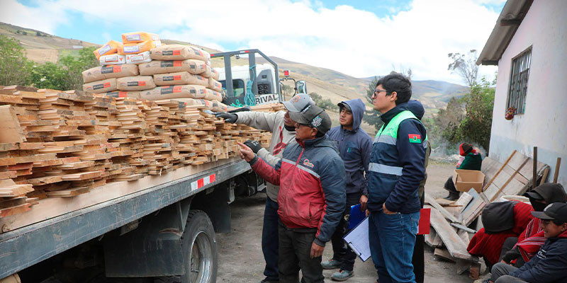 ENTREGA DE VARIOS MATERIALES DE CONSTRUCCIÓN PARA EL REFACCIONAMIENTO DE LA CASA COMUNAL DE PULL CHICO